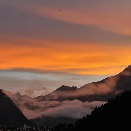 In Stubaital Near Lift ノイシュティフト・イム・シュトゥーバイタール