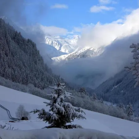 In Stubaital Near Lift アパート