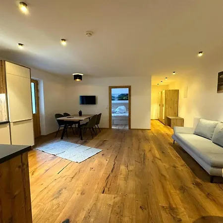 In Stubaital Near Lift ניוסטיפט אים סטובאיטל